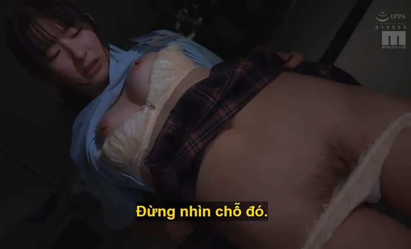 Ông chủ lập mưu đáp trả cô nhân viên dưới quyền kiêu kỳ lười nhác, suốt ngày bận rộn tán gẫu cùng người yêu.